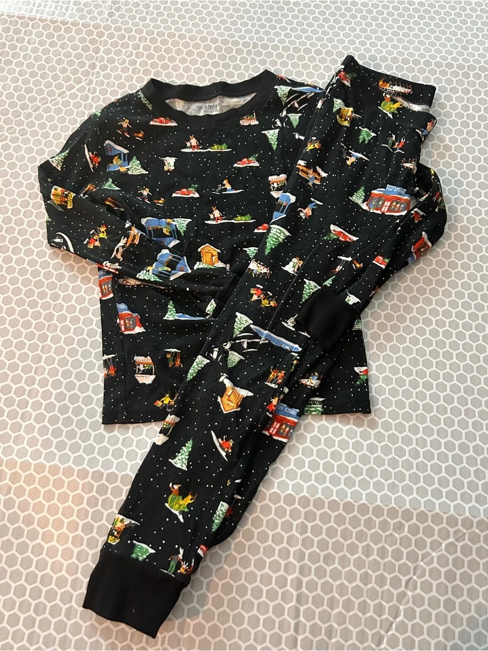 Old Navy Kids Black Holiday Village Pajama Set. Size L (10)